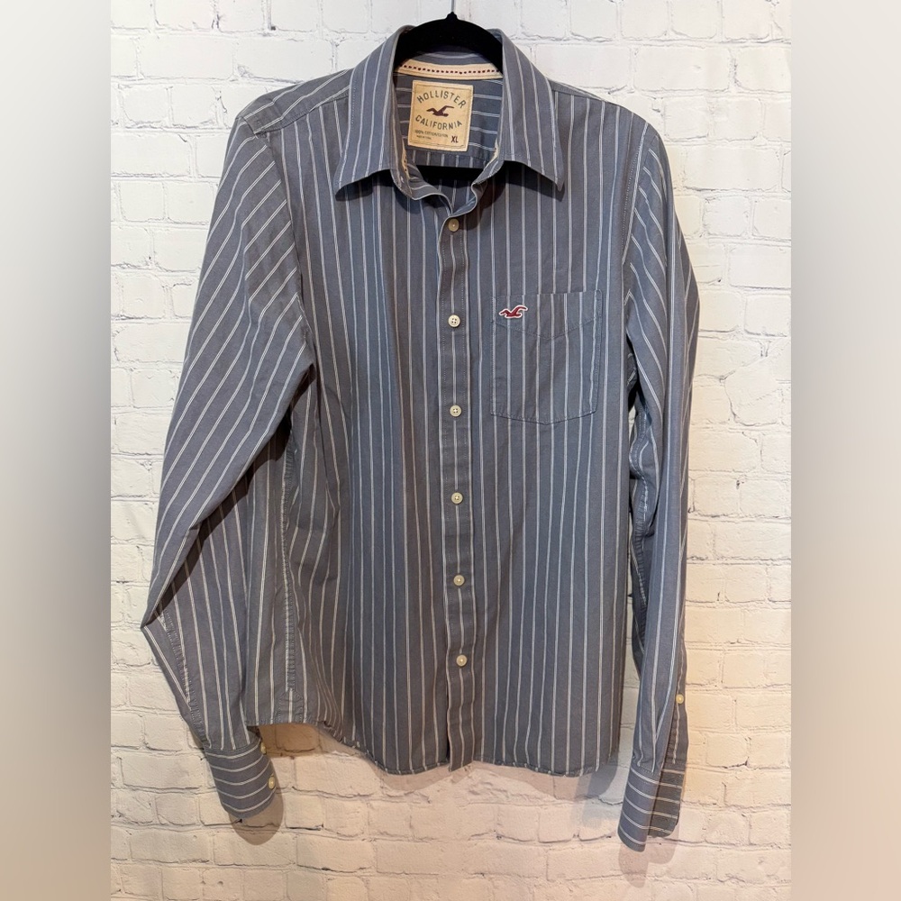 Hollister size XL gray with white stripes